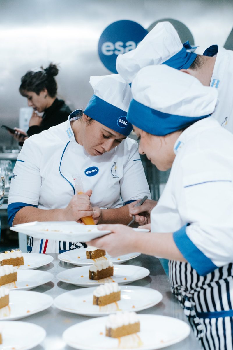 Alumna con batidora ESAC